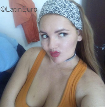 Date this charming Venezuela girl Alexandra from Caracas VE1022