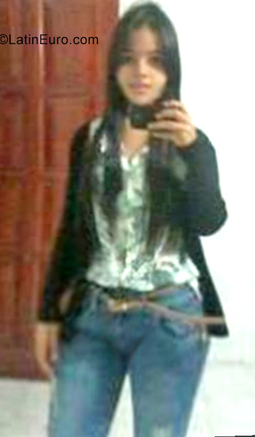 Date this good-looking Colombia girl Alejandra from Bogota CO22581