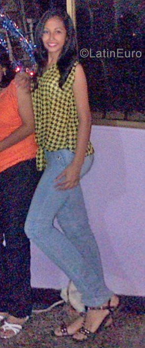 Date this nice looking Venezuela girl Marissa from Caracas VE1032