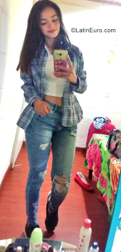 Date this delightful Colombia girl Catalina from Bogota CO22642