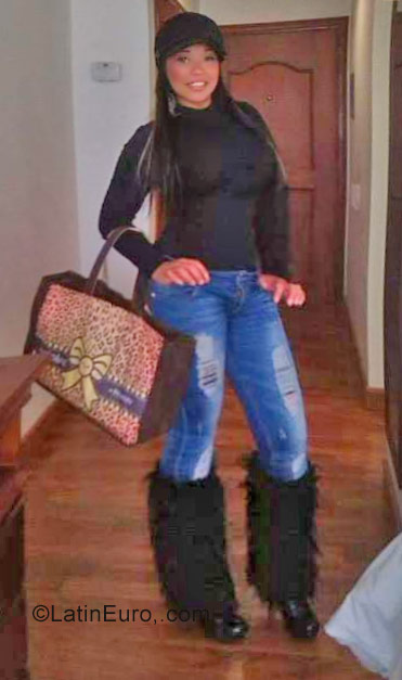 Date this cute Colombia girl Yohana from Bogotá CO24312