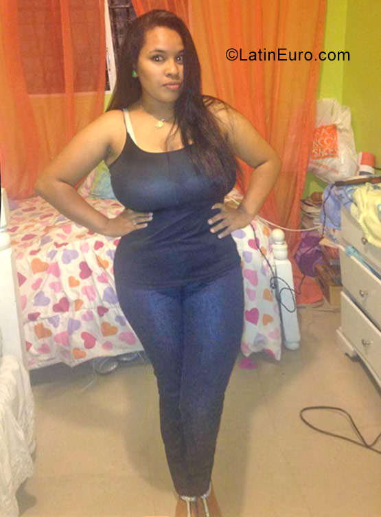 Date this foxy Dominican Republic girl Carmin from Moca DO30599