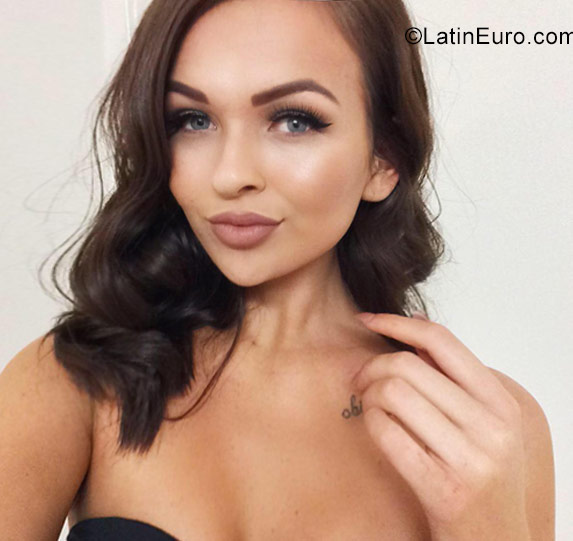 Date this happy Colombia girl Bell from Oslo and Medellin CO22666