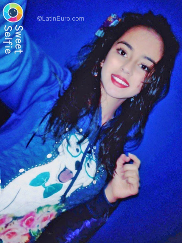 Date this pretty Colombia girl Diana from Bogota CO22687