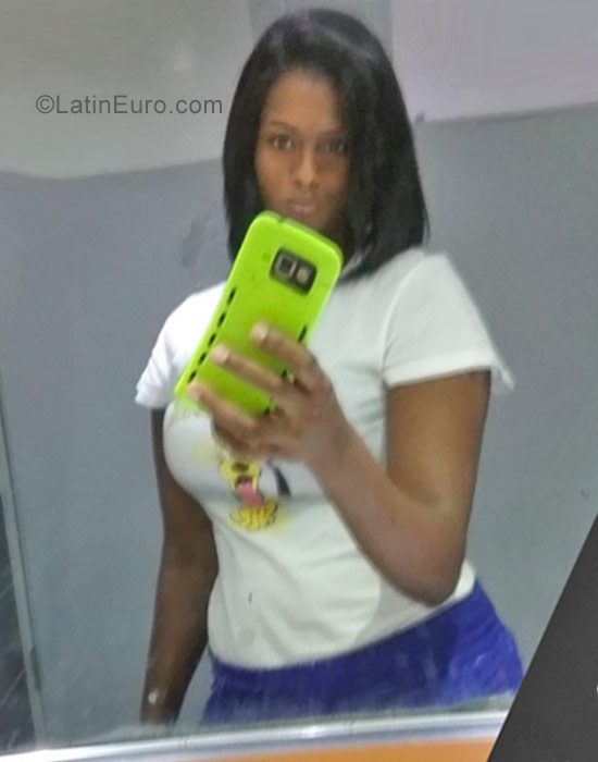 Date this athletic Dominican Republic girl Yaenilis from Santo Domingo DO37593