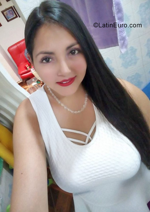 Date this charming Colombia girl Lidia from Bogota CO22699