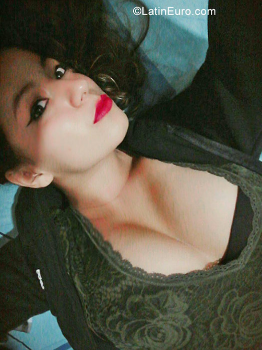Date this tall Peru girl Fer from Lima PE1161