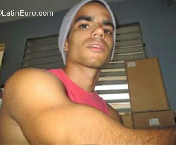 Date this good-looking Cuba man Alexander from Cuba CU155