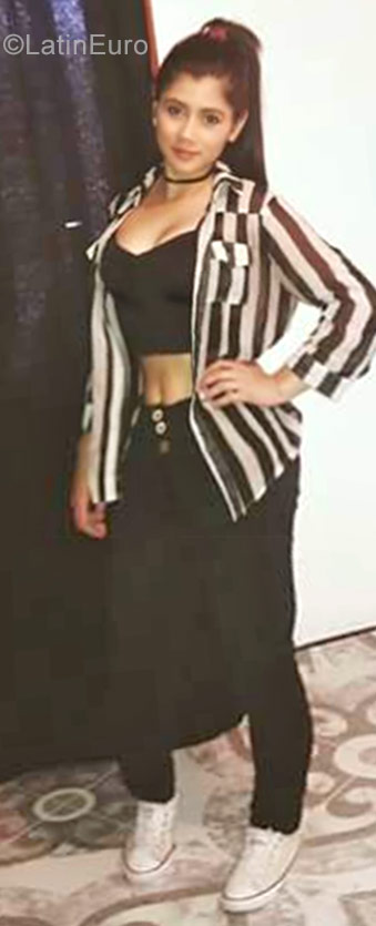 Date this young Colombia girl Maria from Manizales CO22723