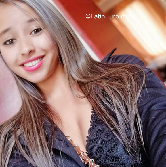 Date this georgeous Colombia girl Dayana from Pasto CO22724