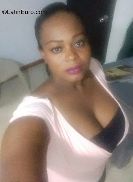 Date this nice looking Colombia girl Rosebi from Bucaramanga CO22745