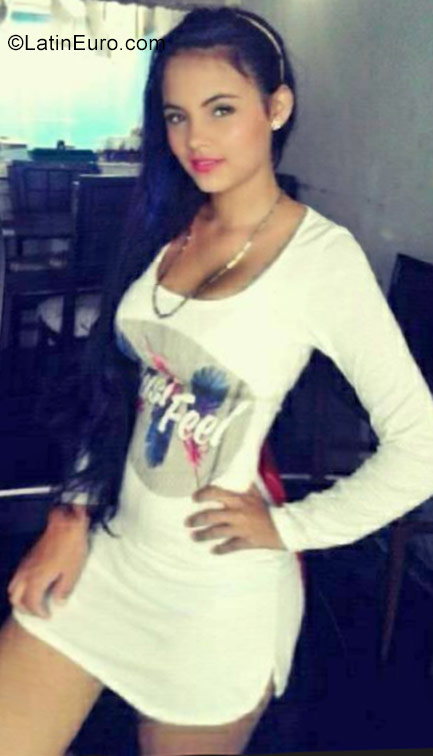 Date this charming Colombia girl Tatiana from Cali CO22771
