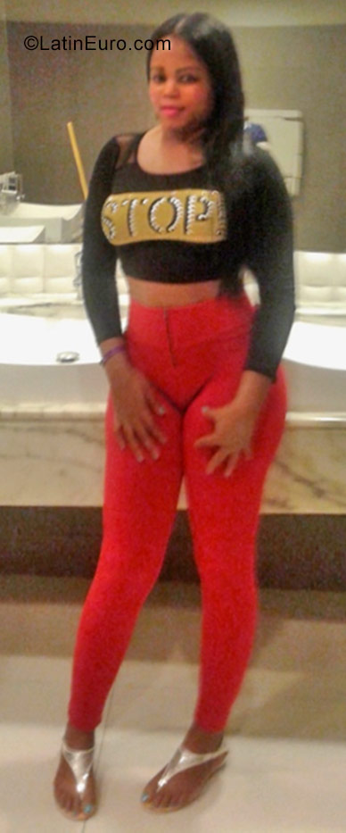 Date this athletic Dominican Republic girl Helena from Santiago DO30854