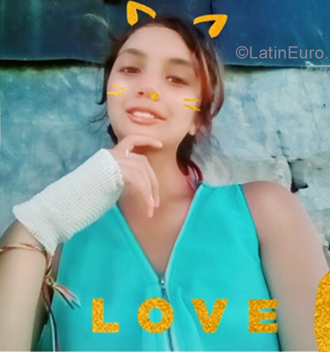 Date this charming Uruguay girl Lucia from Montevideo UY17