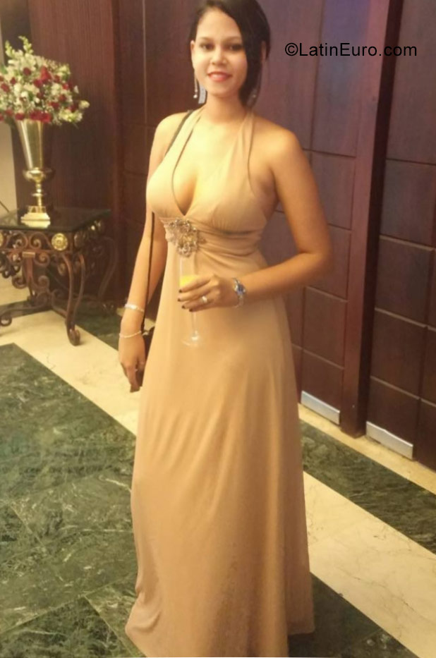 Date this cute Dominican Republic girl Alex9301 from Santo Domingo DO30883