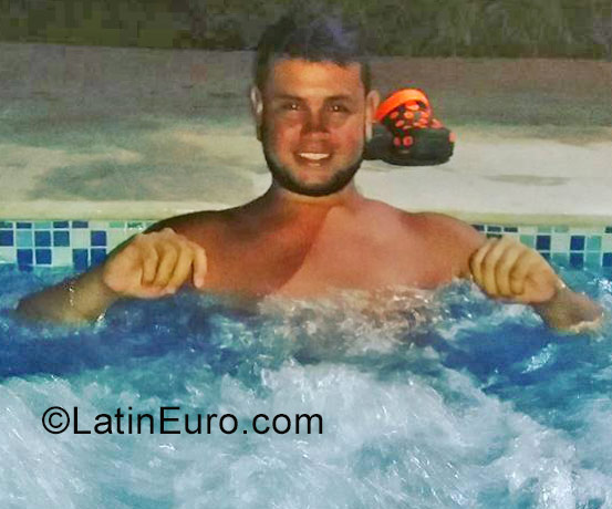 Date this beautiful Colombia man Santiago from Medellin CO22873