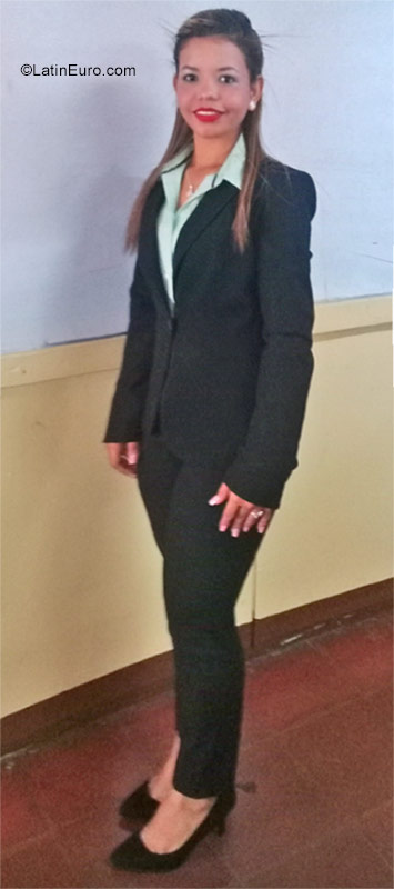 Date this voluptuous Nicaragua girl Helen from Managua NI196