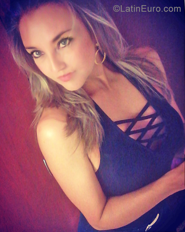 Date this sensual Colombia girl Marcela from Bogota CO22922