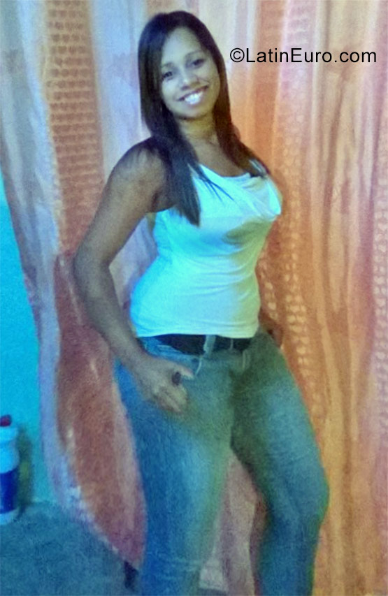Date this exotic Venezuela girl Yasmin from Caracas VE1179