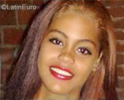 Date this cute Cuba girl Eliane from Havana CU187