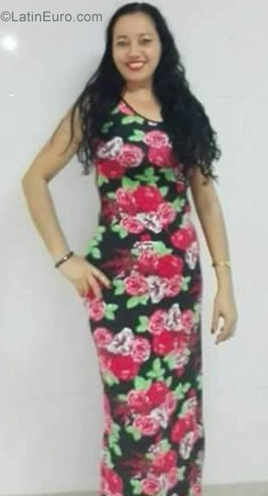 Date this foxy Colombia girl Milasf from Barranquilla CO22946