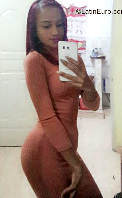 Date this foxy Dominican Republic girl Geshel from San Pedro De Macorís DO30999