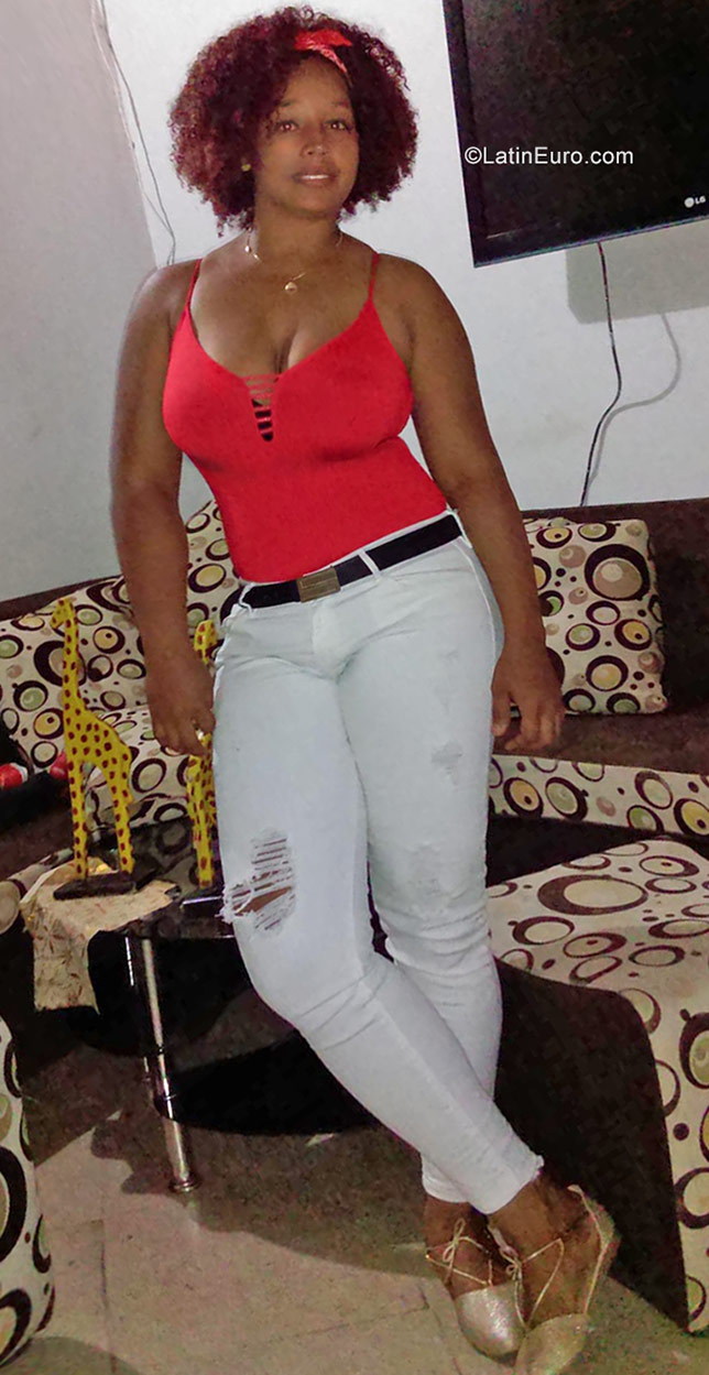 Date this nice looking Colombia girl Anyi from Medellin CO22992