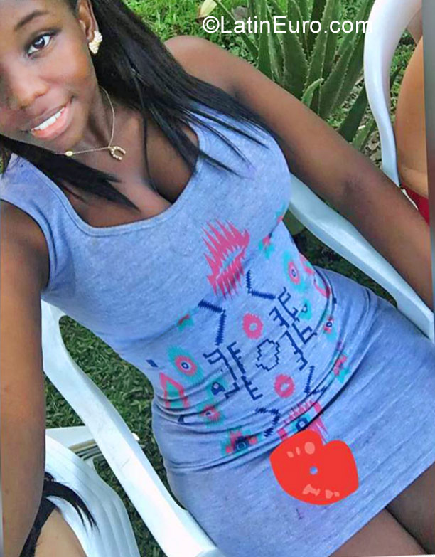 Date this pretty Colombia girl Pamela from Cali CO22995