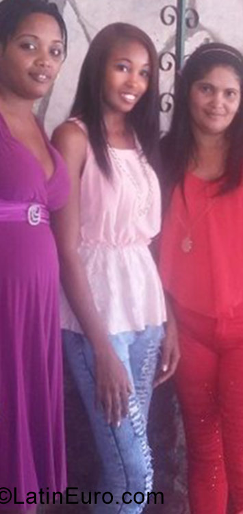 Date this hot Cuba girl Iyislis from Havana CU189