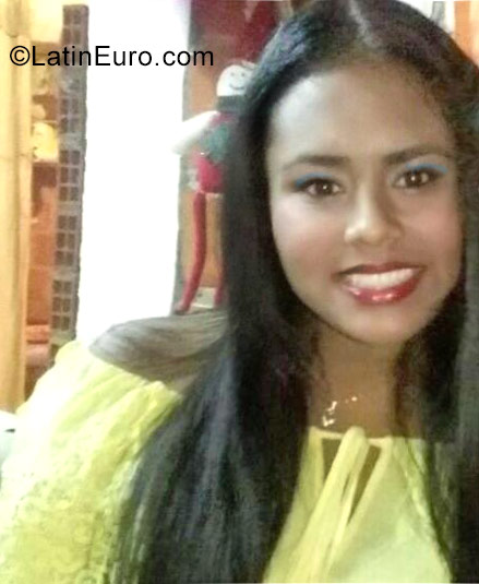 Date this foxy Colombia girl Lodevaria from Cali CO23041
