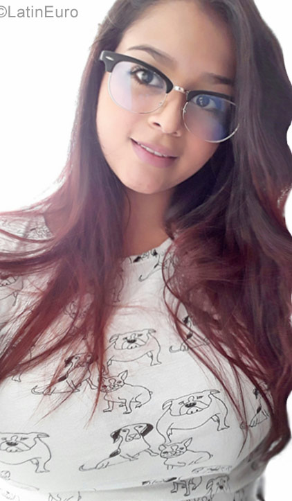 Date this nice looking Colombia girl Veronica from Medellin CO23045