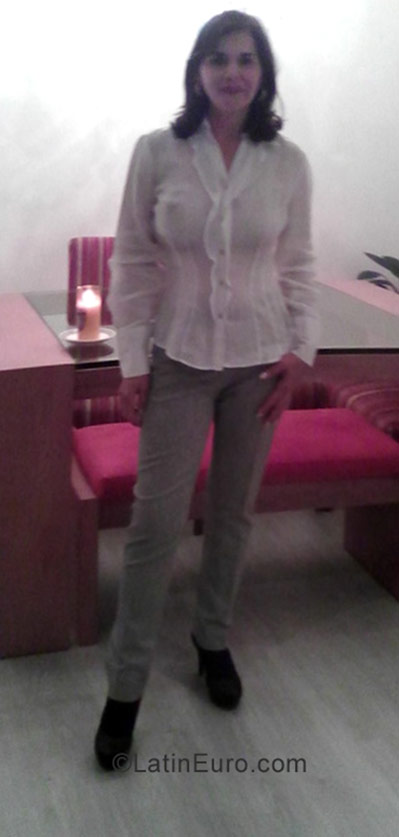 Date this fun Colombia girl Reinita from Bogota CO23046