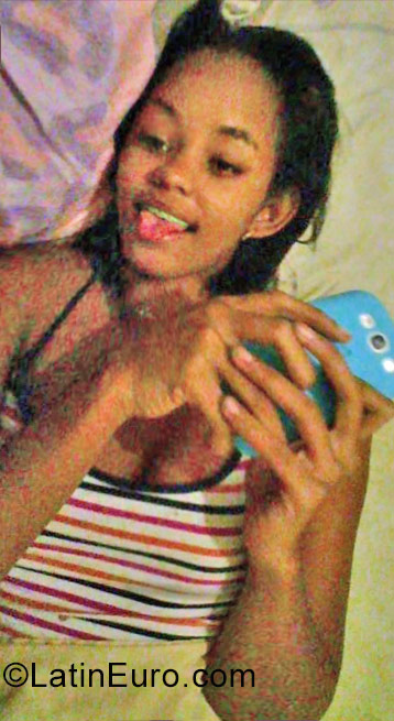 Date this young Dominican Republic girl Michel from Santo Domingo DO31080