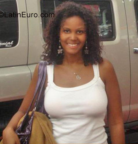 Date this attractive Brazil girl Sharon from Rio De Janeiro BR10496
