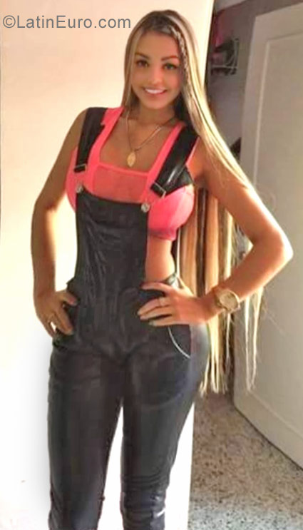 Date this passionate Colombia girl Nati from Medellin CO23081