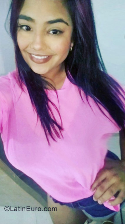 Date this attractive Colombia girl Johandryis from Cartagena CO23112