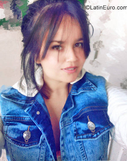 Date this good-looking Colombia girl Krito from Bogota CO23114