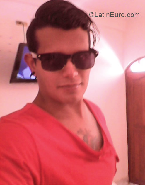 Date this good-looking Colombia man Juan from Bogota CO23117