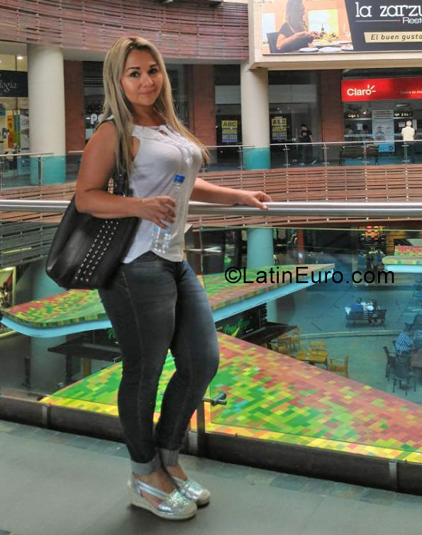 Date this delightful Italy girl Ana Milena from Busnago IT300