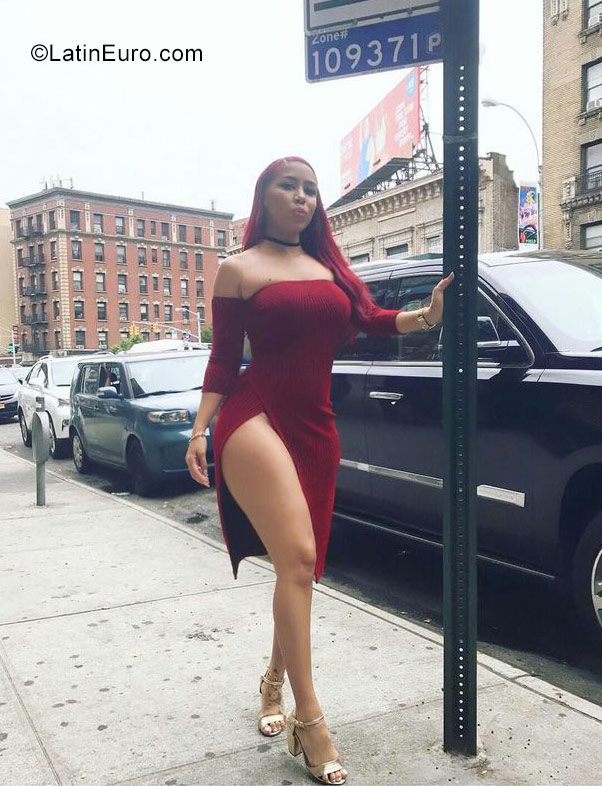 Date this hard body Dominican Republic girl Esthefany from La Romana DO31237
