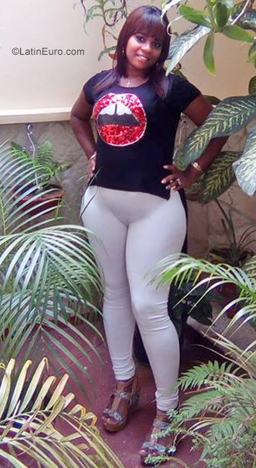 Date this pretty Cuba girl Yimery from Havana CU205