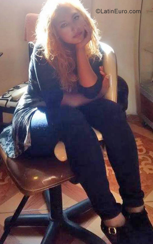 Date this young Peru girl Yesenia from Huancayo PE1207