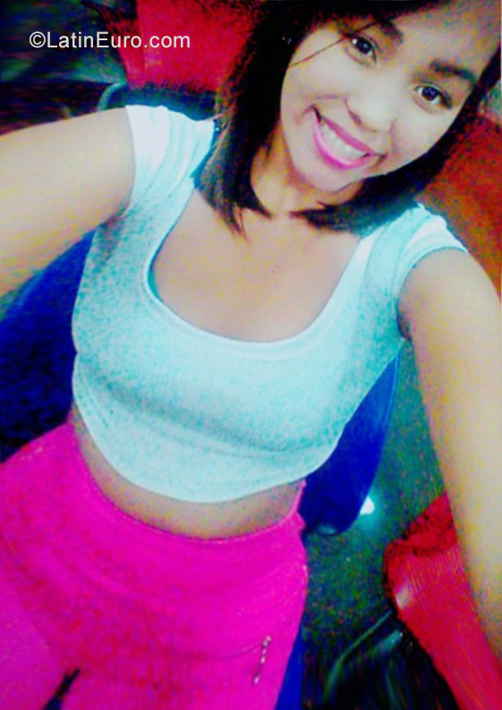 Date this happy Venezuela girl Alexandra from Cumana VE1280