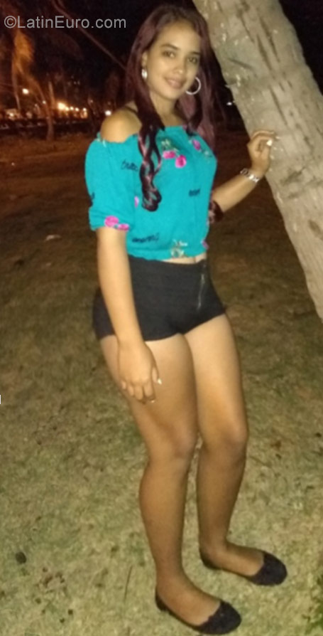 Date this exotic Dominican Republic girl YUDITH from Santo Domingo DO31275