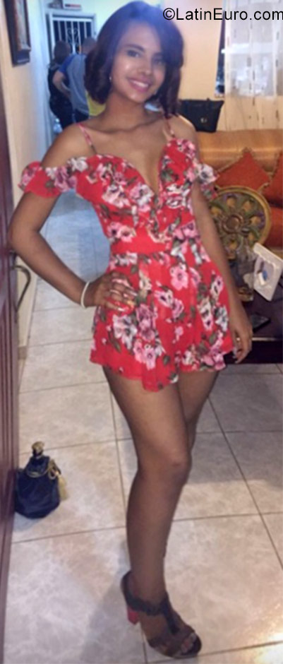 Date this good-looking Dominican Republic girl Reyna from Santiago DO31279