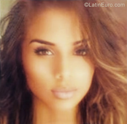 Date this delightful Venezuela girl Adri from Valencia VE1284