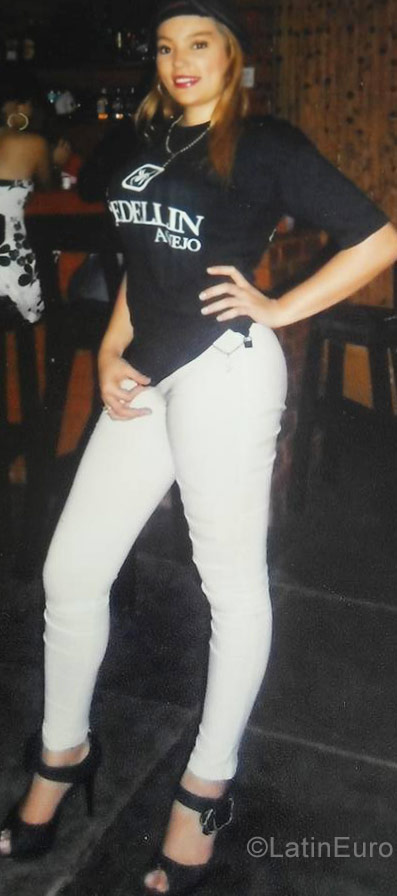 Date this georgeous Colombia girl Ximena from Pereira CO23190