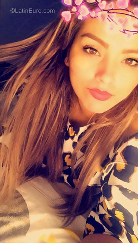 Date this charming Colombia girl Sarali from Medellin CO23227