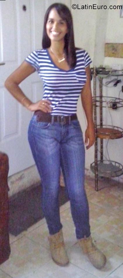 Date this athletic Venezuela girl Elian from Caracas VE1322