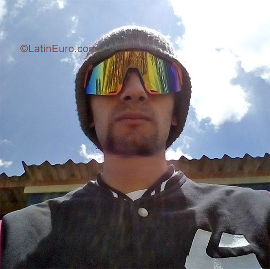 Date this sensual Colombia man Menotap from Bogota CO23298